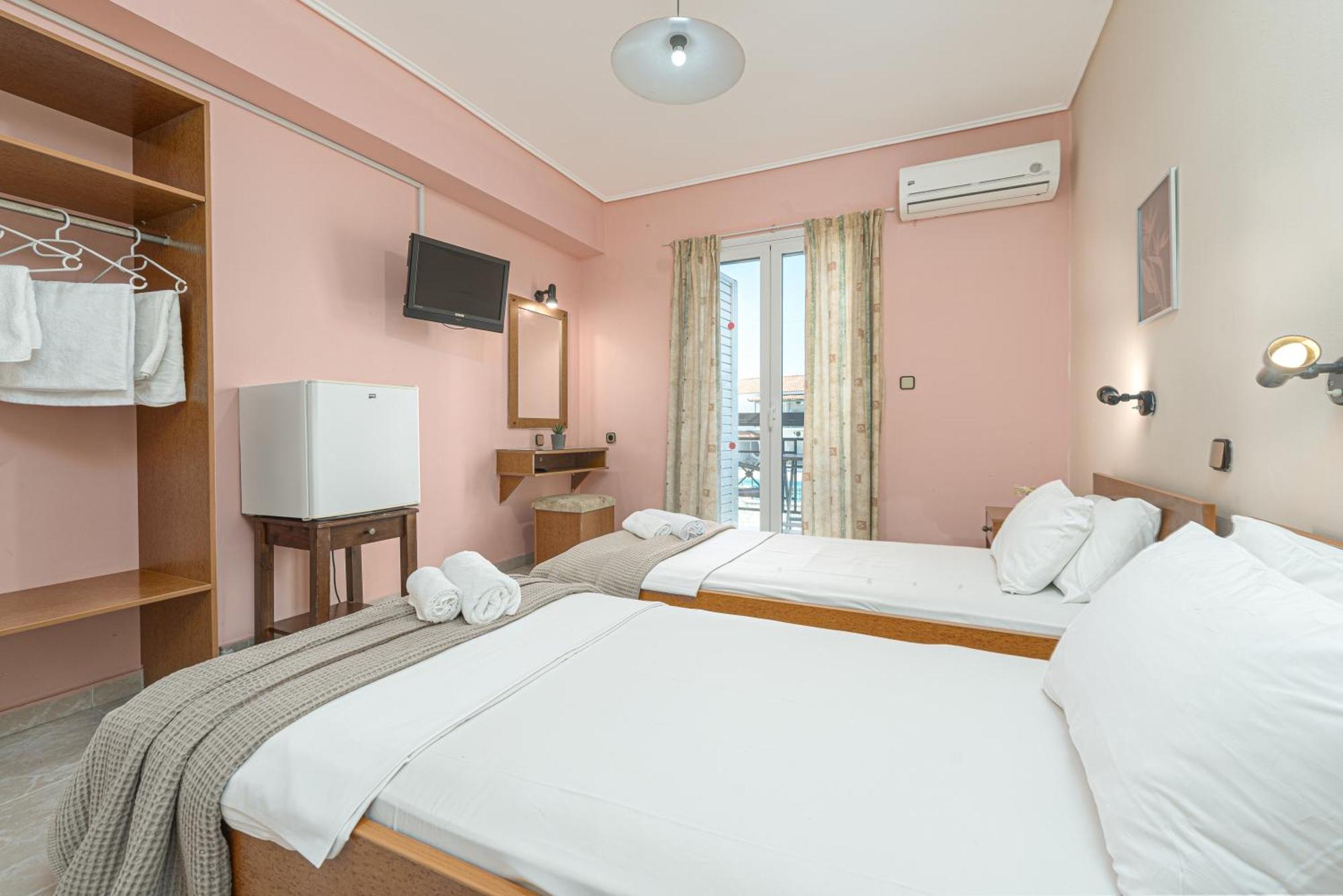Hotel Aura Laganas Esterno foto